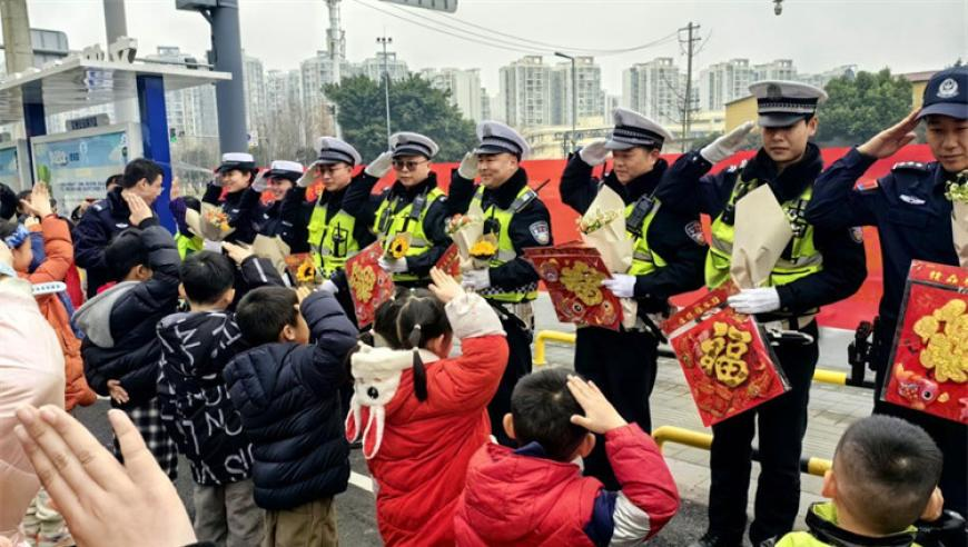 49M87678港澳彩资讯网,小孩哥爆改英伦男模,多元化方案执行策略_钱包版V11.82